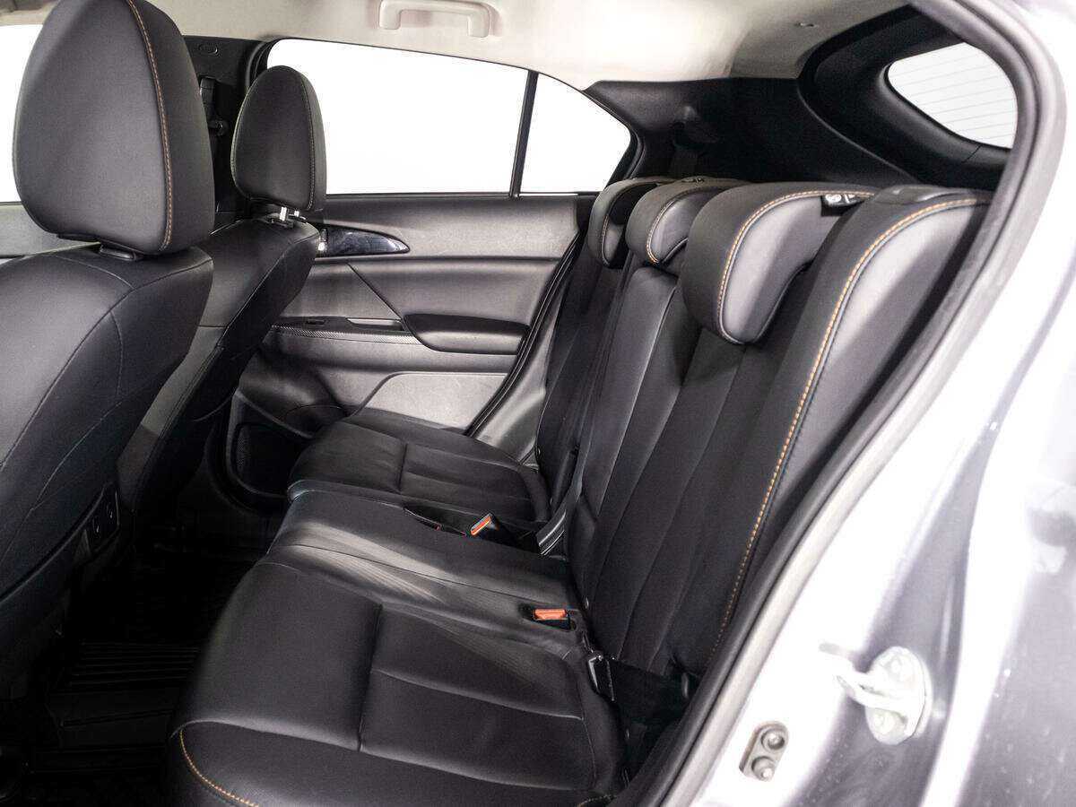 Mitsubishi Eclipse Cross с пробегом — 2018 год. Фото: #9