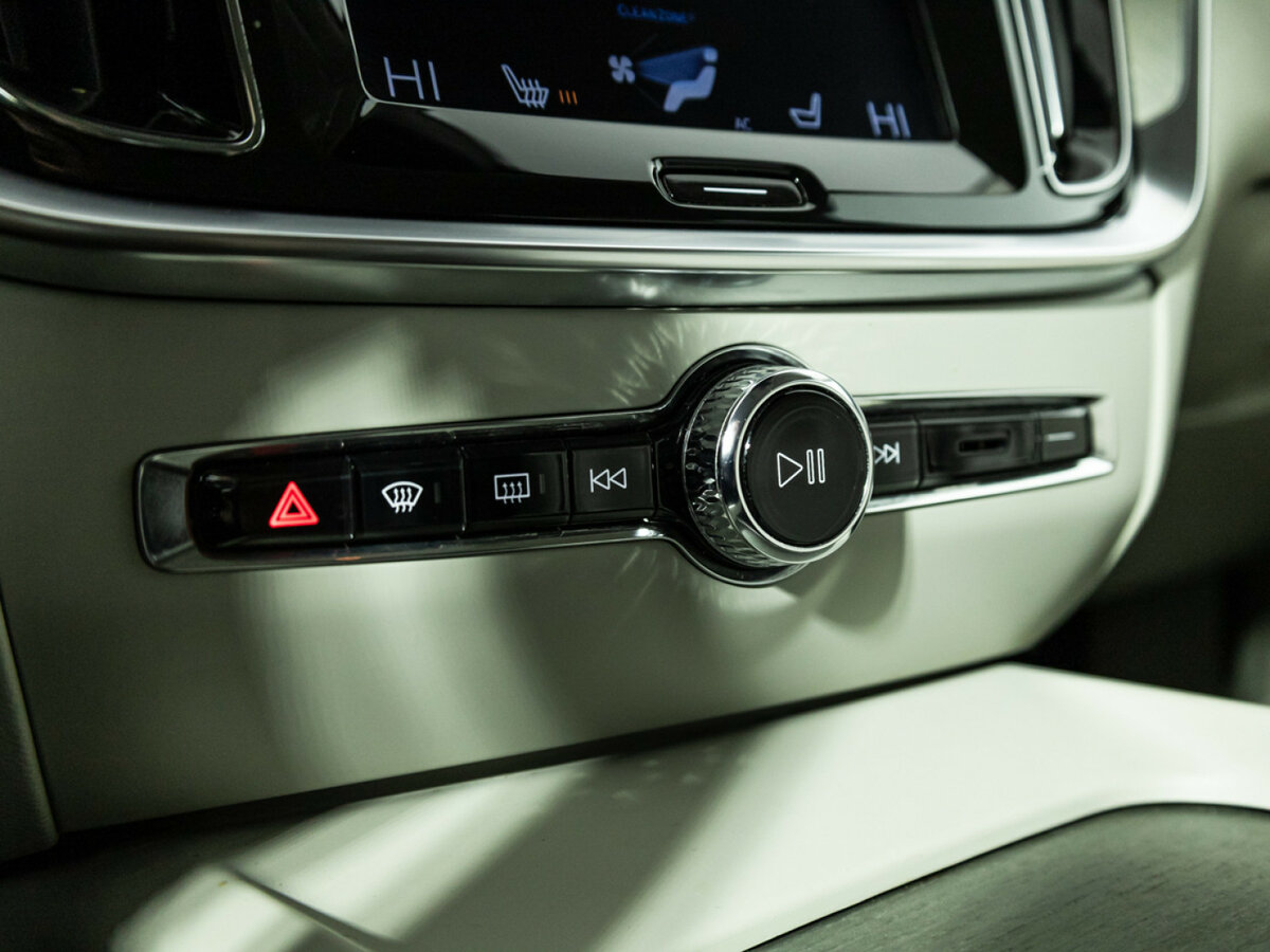 Volvo V60 с пробегом — 2018 год. Фото: #19