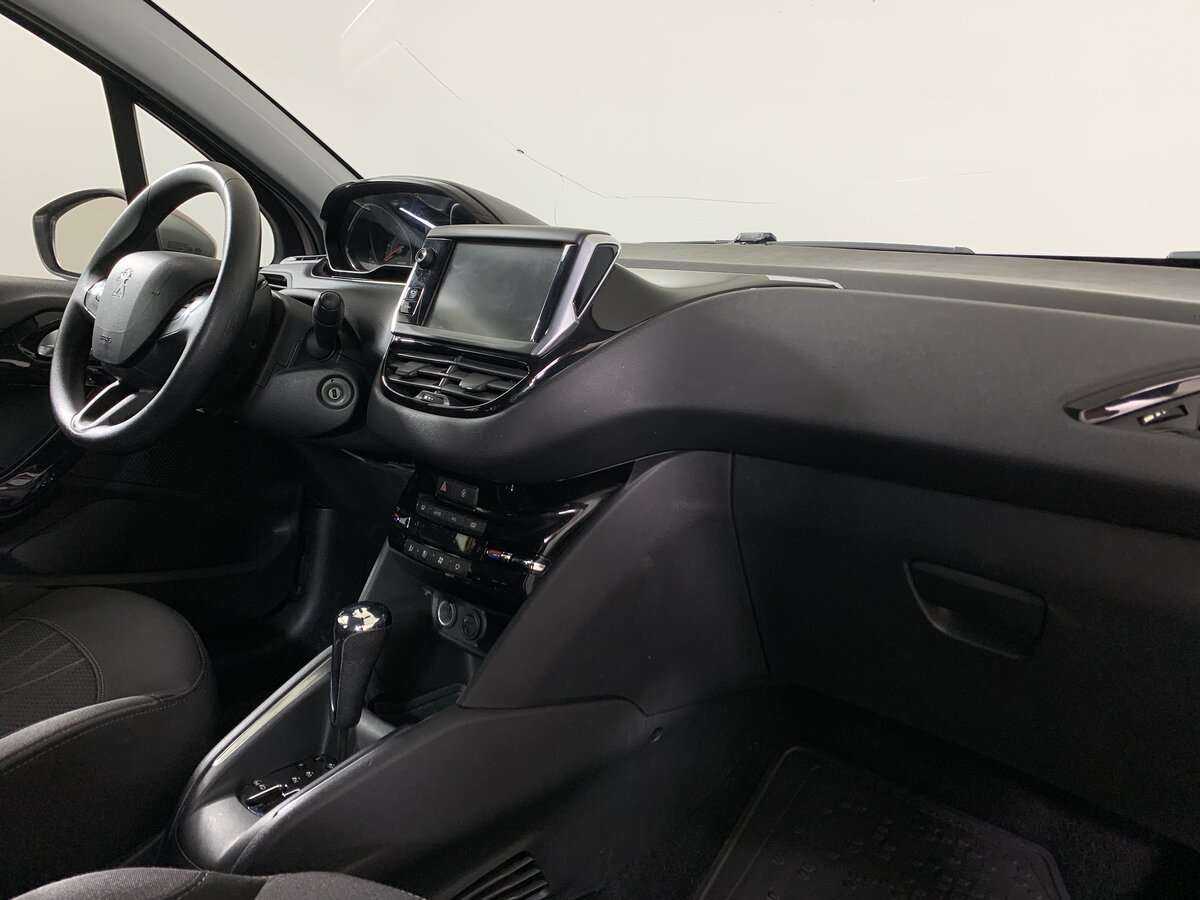 Peugeot 208 с пробегом — 2013 год. Фото: #10