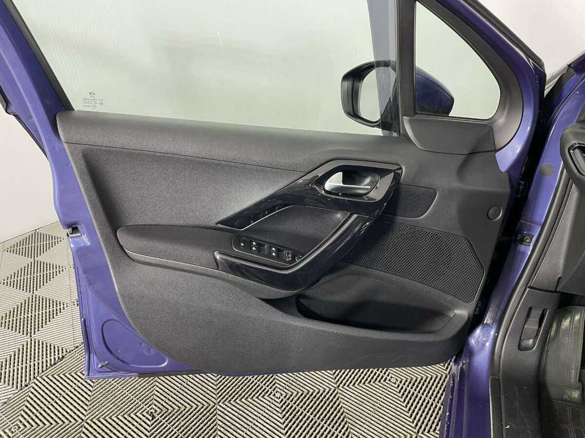 Peugeot 208 с пробегом — 2014 год. Фото: #7