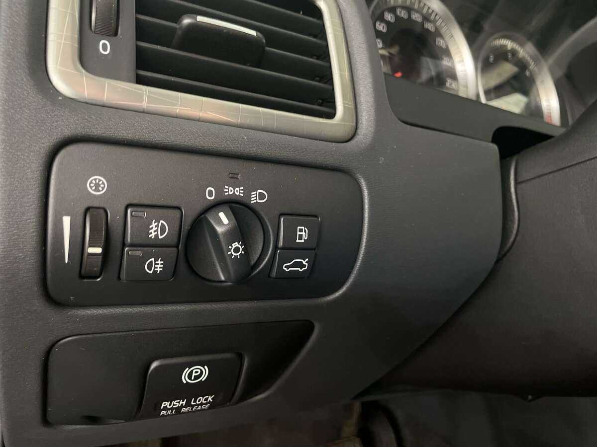 Volvo XC70 с пробегом — 2012 год. Фото: #13