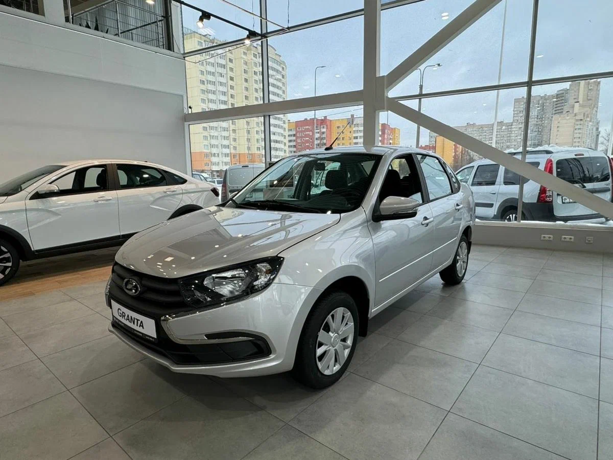 Lada Granta Седан с салона по цене от 699 900 рублей