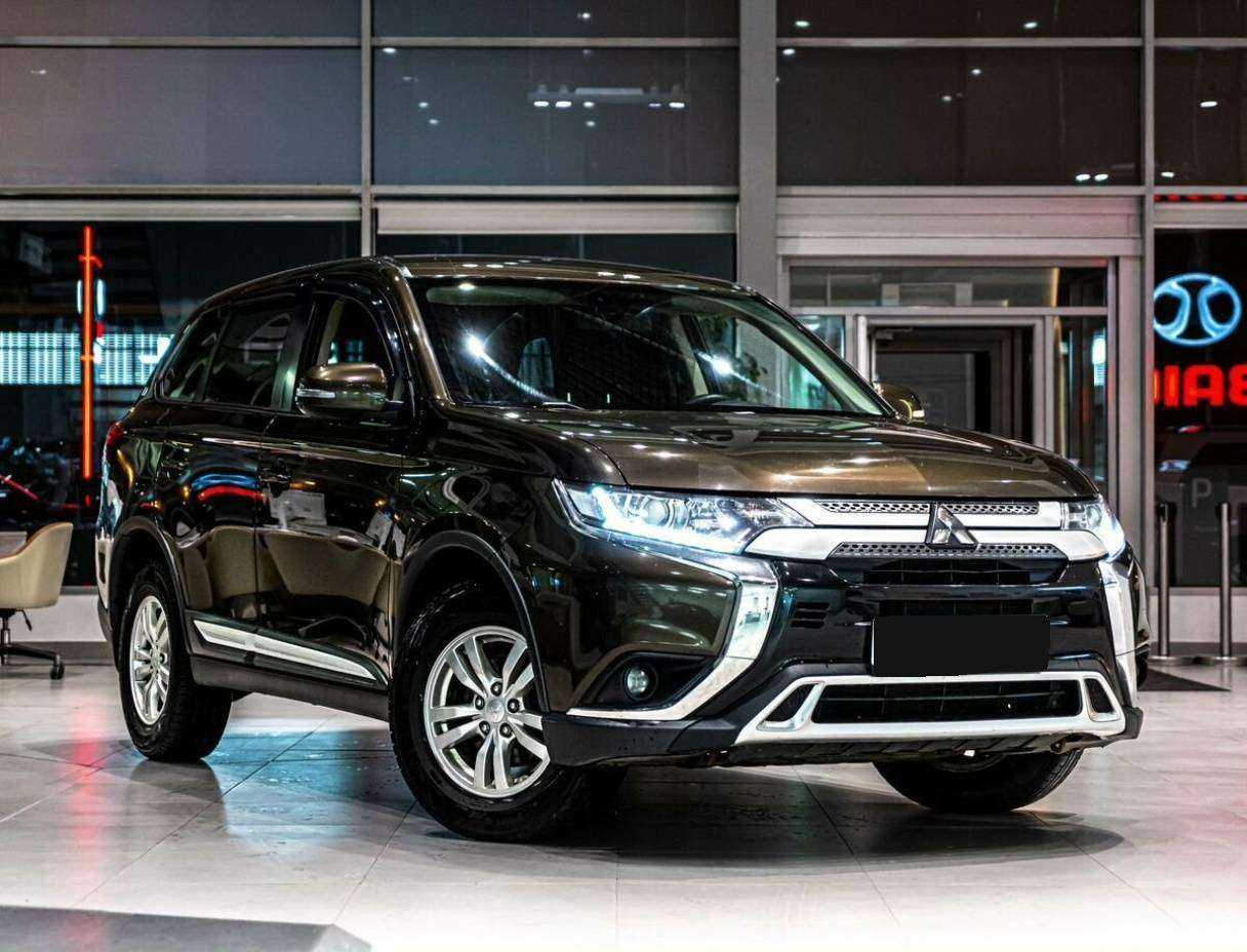 Mitsubishi Outlander с пробегом — 2018 год. Фото: #1