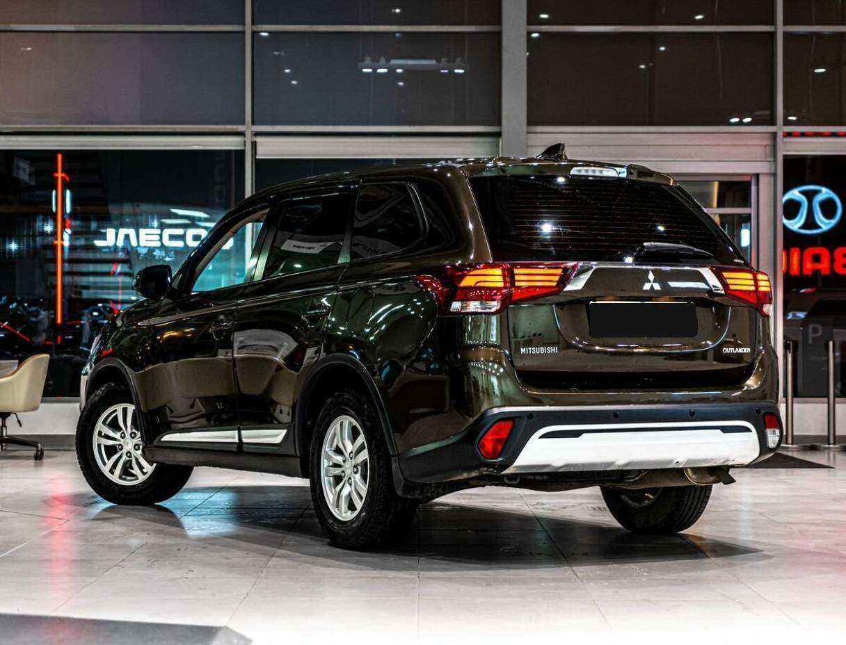 Mitsubishi Outlander с пробегом — 2018 год. Фото: #3