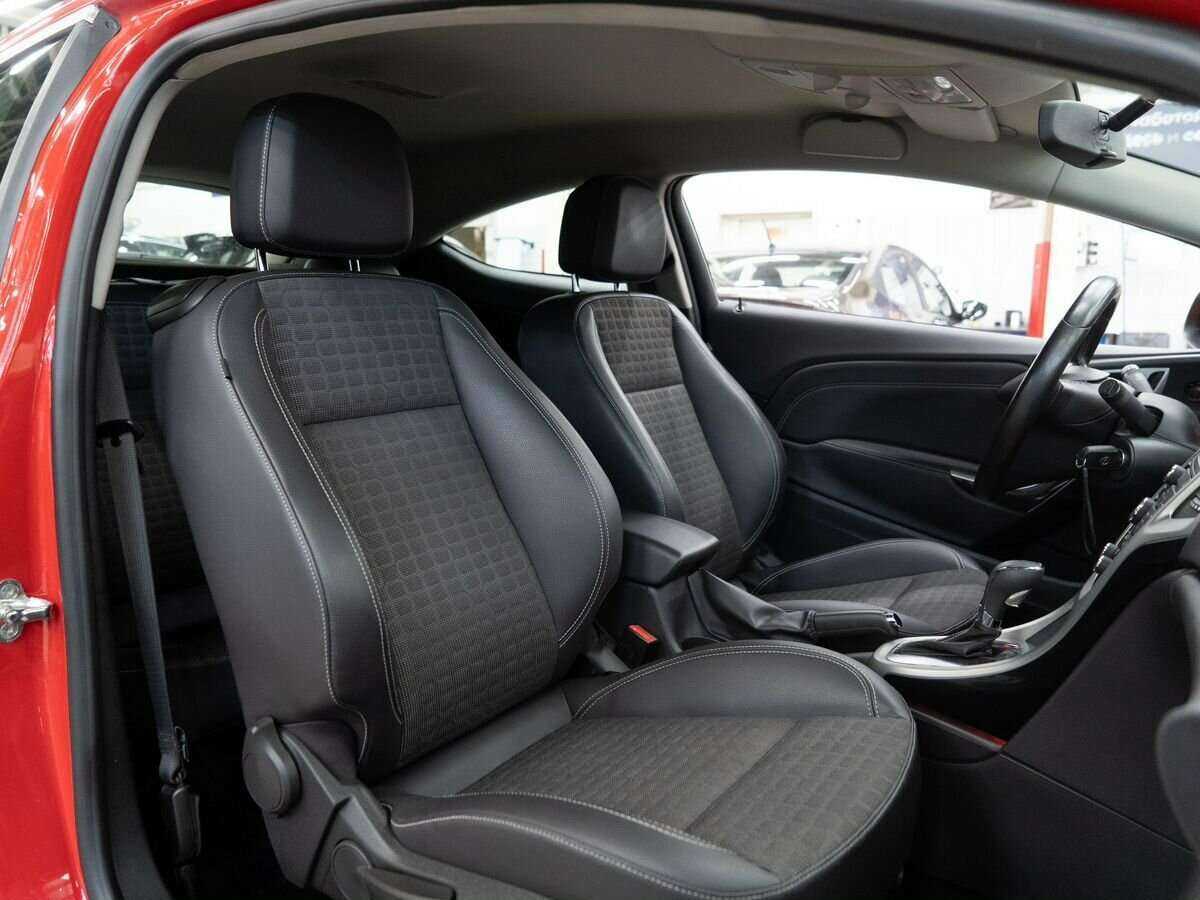 Opel Astra с пробегом — 2012 год. Фото: #7