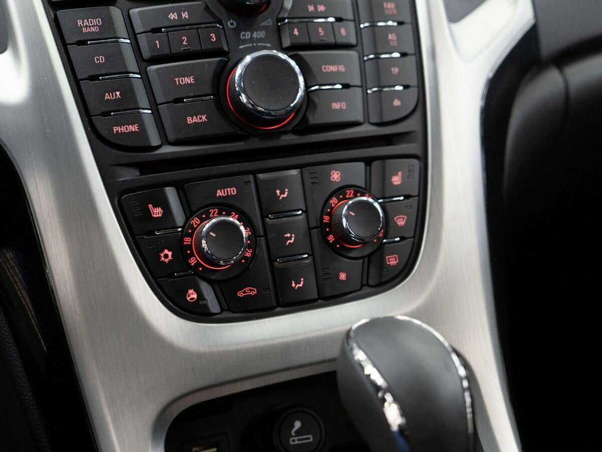 Opel Astra с пробегом — 2012 год. Фото: #9