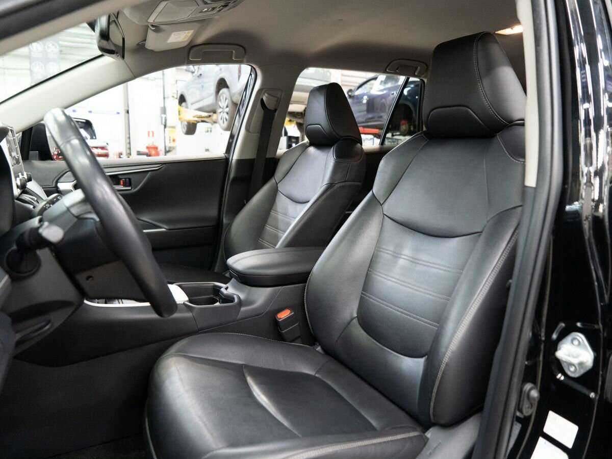 Toyota RAV4 с пробегом — 2020 год. Фото: #5