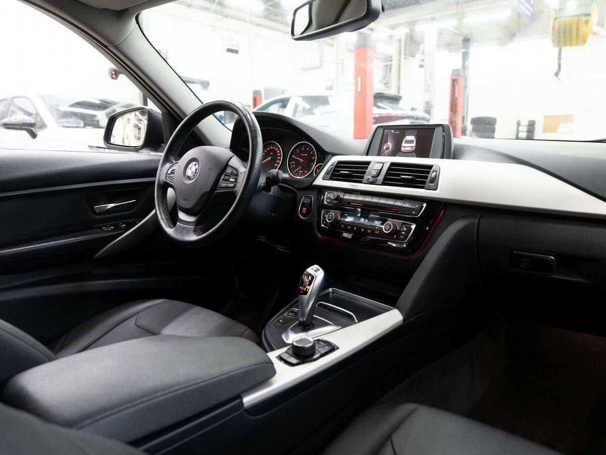 BMW 3 серии с пробегом — 2015 год. Фото: #16