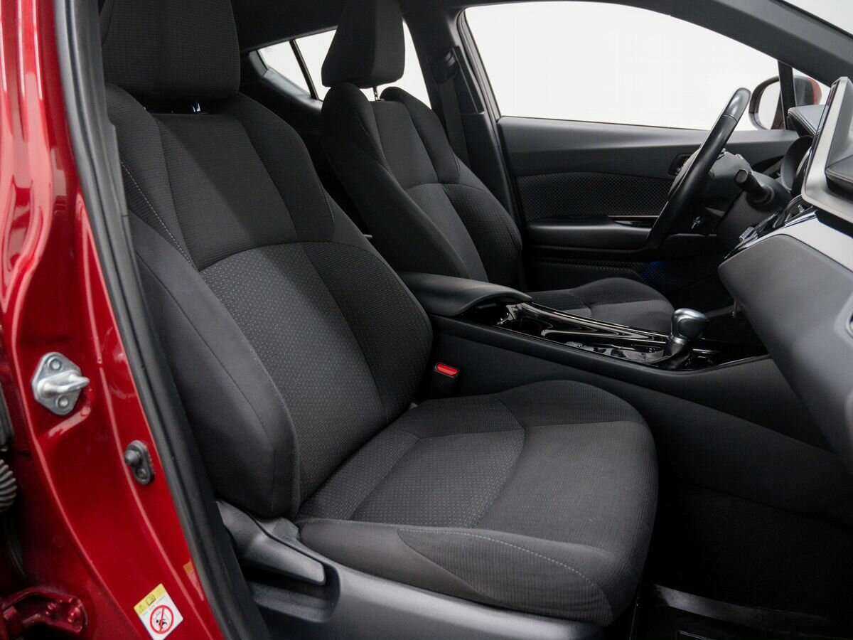 Toyota C-HR с пробегом — 2018 год. Фото: #5