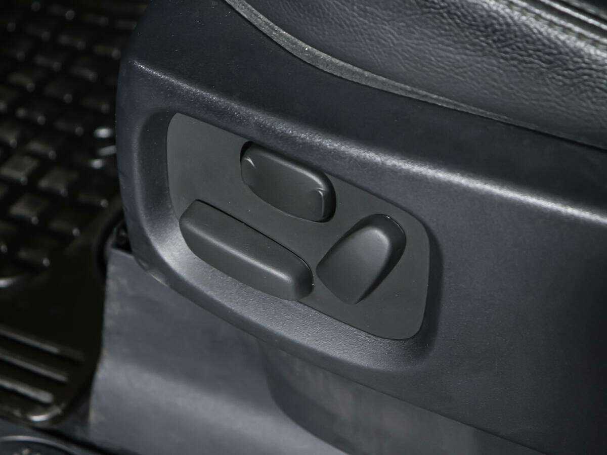 Land Rover Discovery с пробегом — 2012 год. Фото: #18