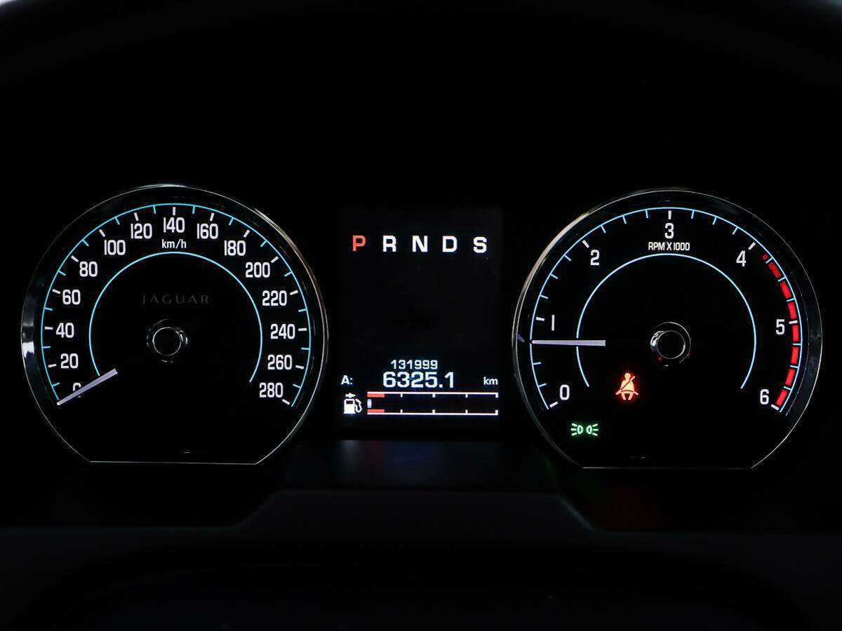 Jaguar XF с пробегом — 2012 год. Фото: #13