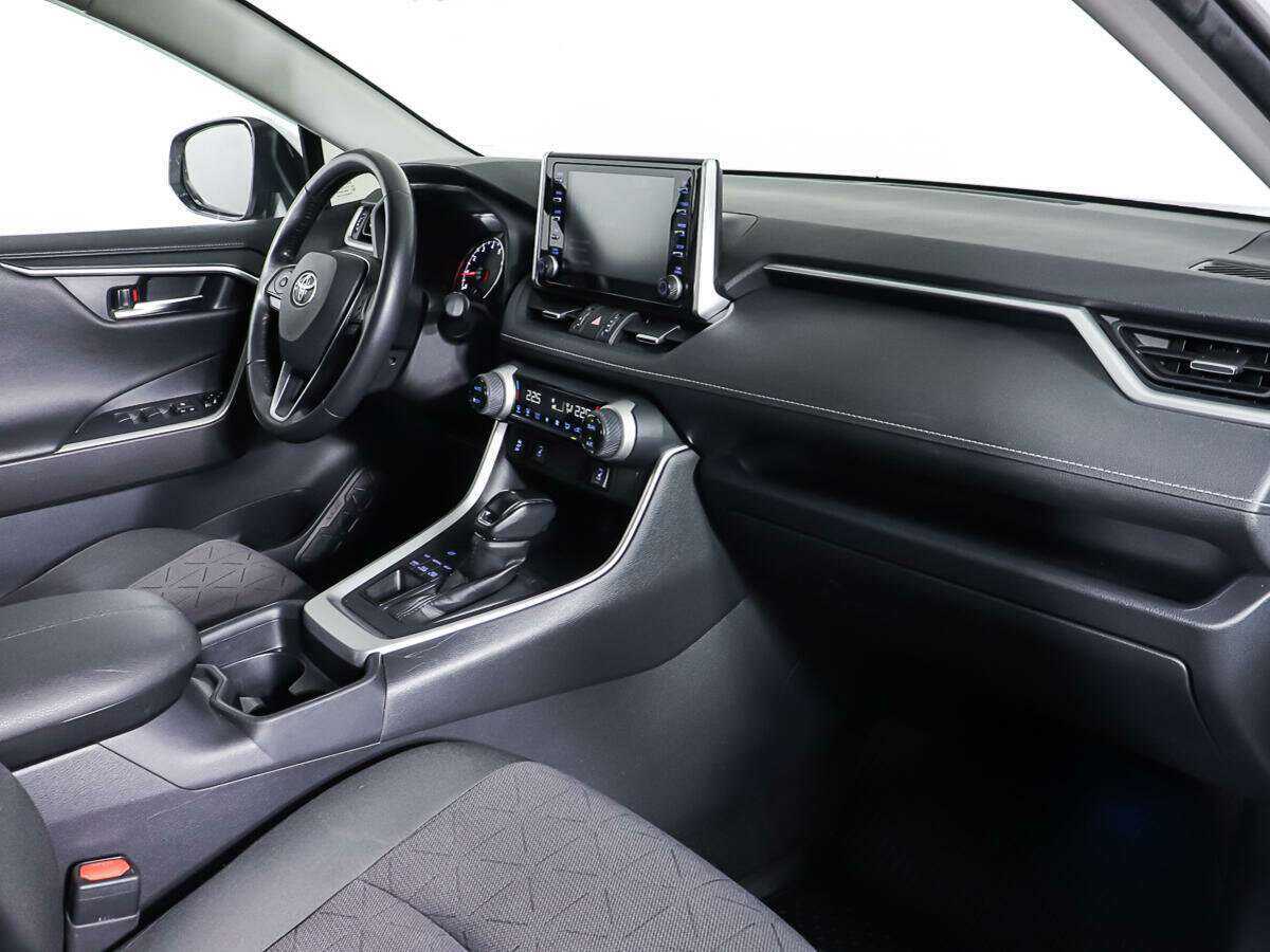 Toyota RAV4 с пробегом — 2020 год. Фото: #9