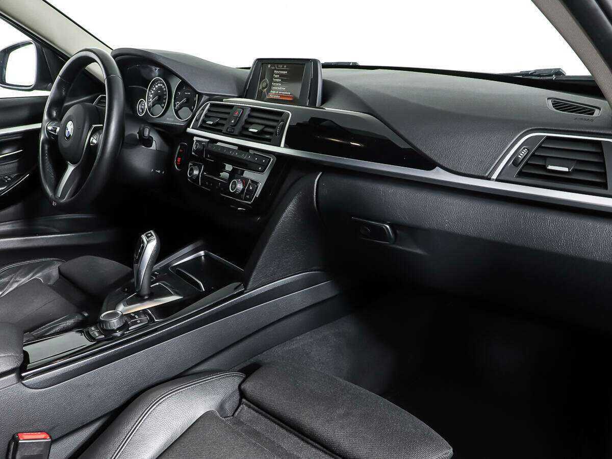 BMW 3 серии с пробегом — 2016 год. Фото: #8