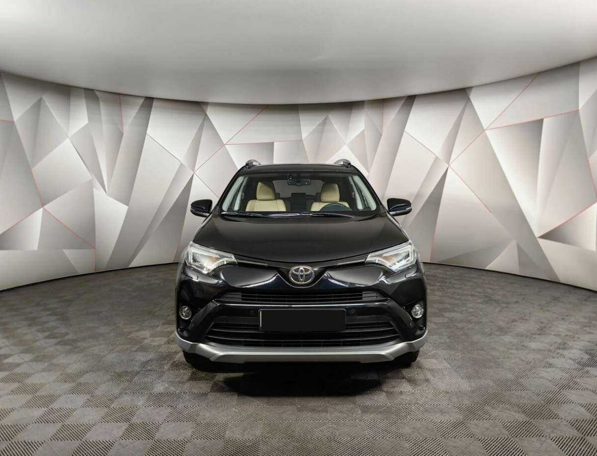 Toyota RAV4 с пробегом — 2017 год. Фото: #6