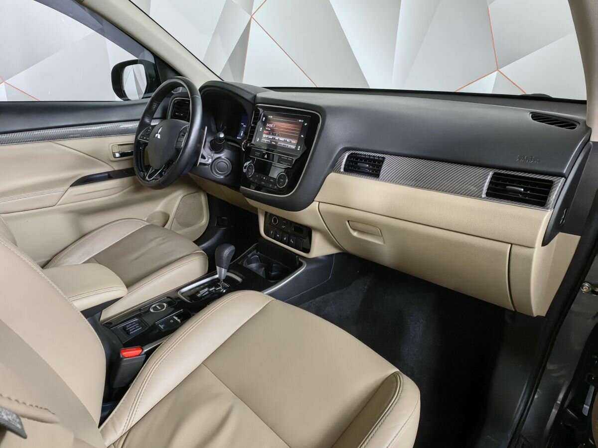 Mitsubishi Outlander с пробегом — 2019 год. Фото: #8