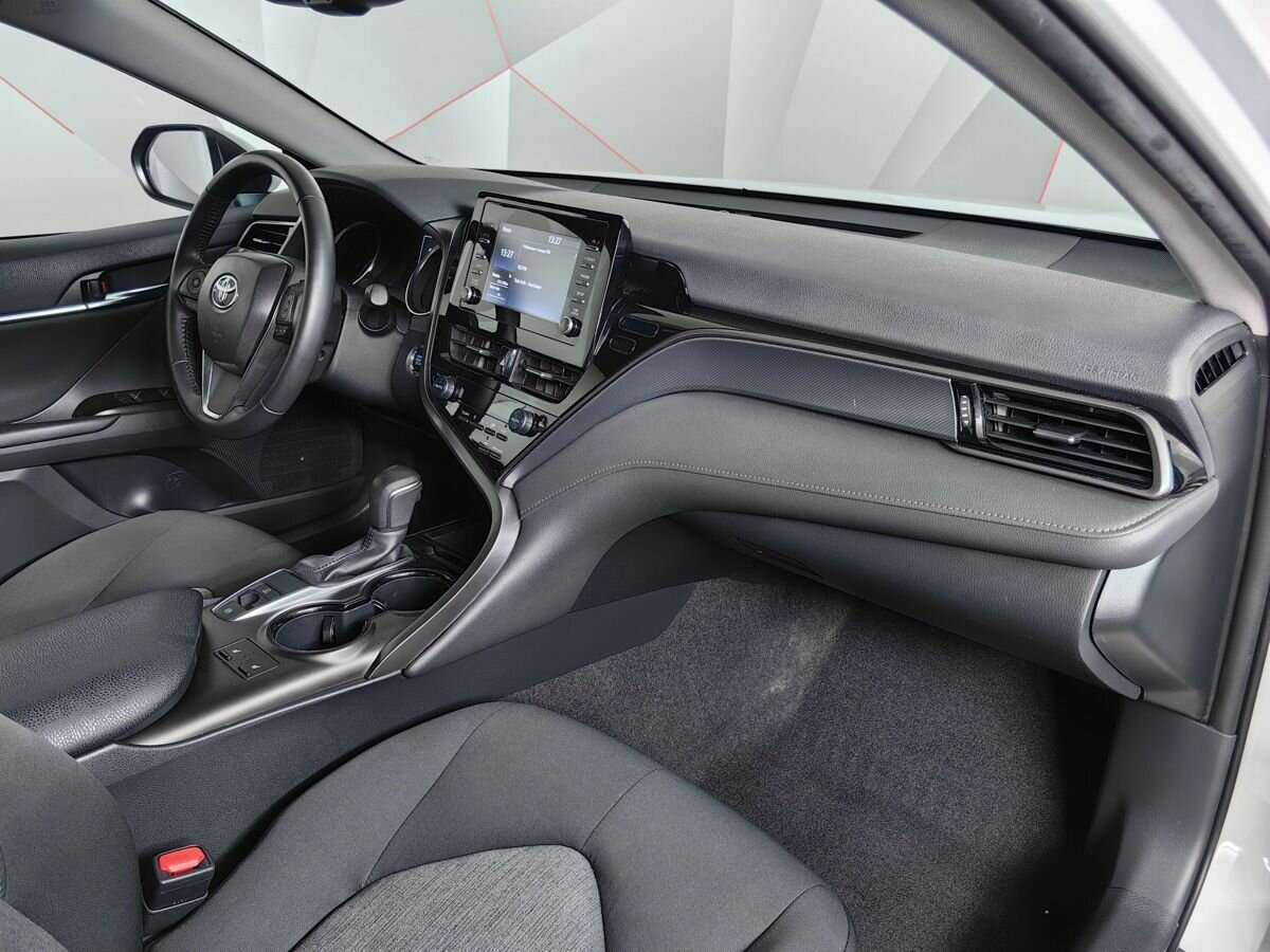 Toyota Camry с пробегом — 2021 год. Фото: #8