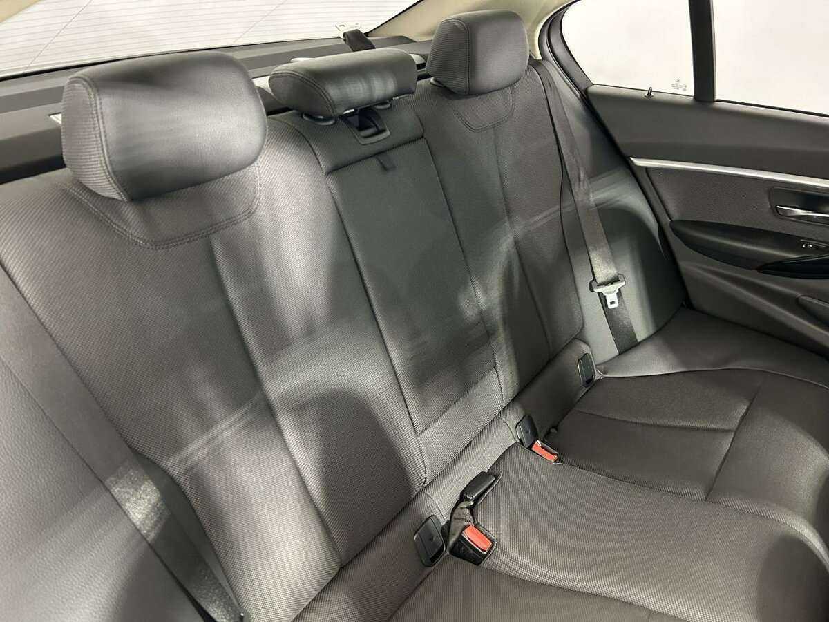 BMW 3 серии с пробегом — 2016 год. Фото: #14