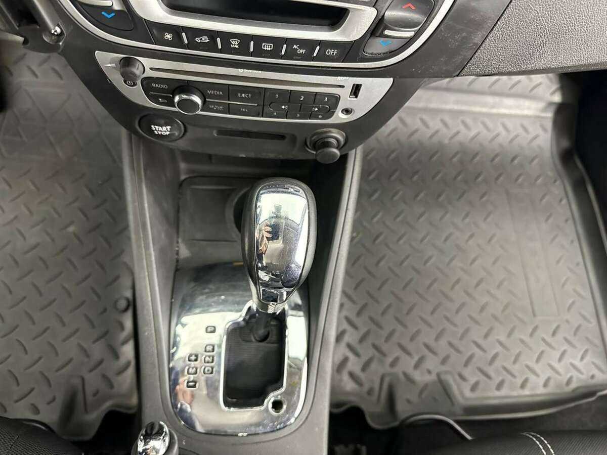 Renault Fluence с пробегом — 2014 год. Фото: #12