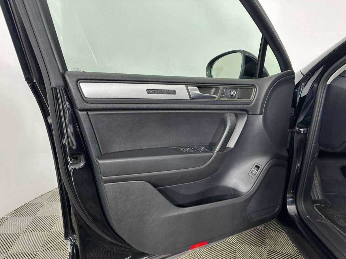 Volkswagen Touareg с пробегом — 2012 год. Фото: #7