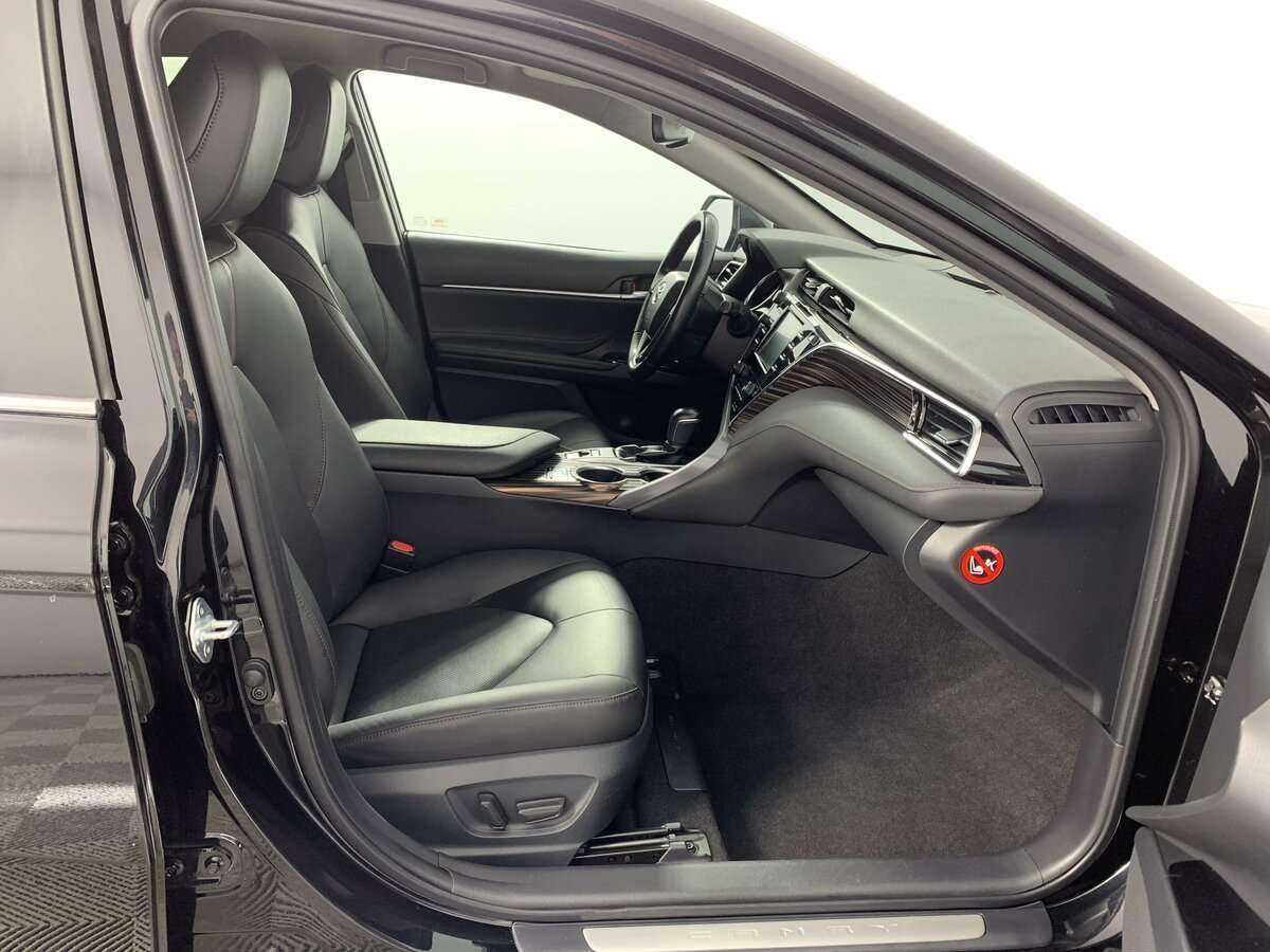 Toyota Camry с пробегом — 2019 год. Фото: #14