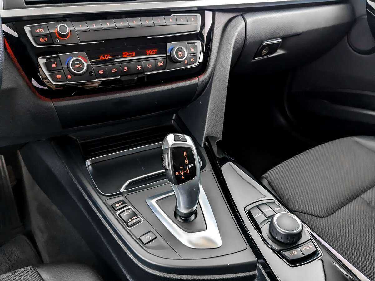 BMW 3 серии с пробегом — 2018 год. Фото: #24