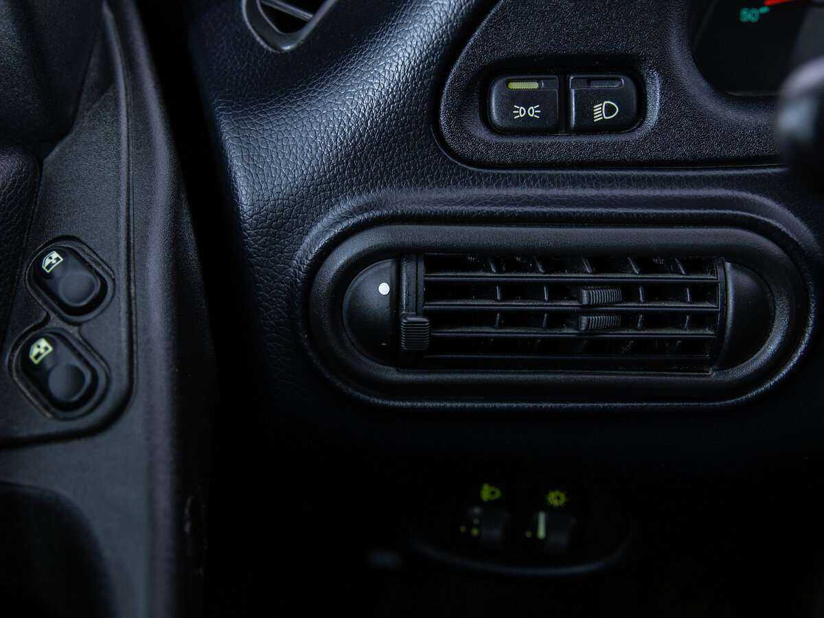 Chevrolet Niva с пробегом — 2015 год. Фото: #12