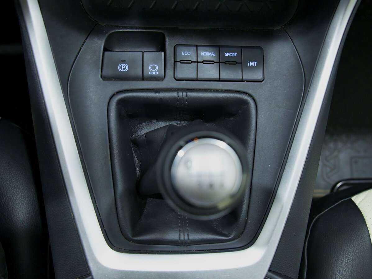 Toyota RAV4 с пробегом — 2020 год. Фото: #7