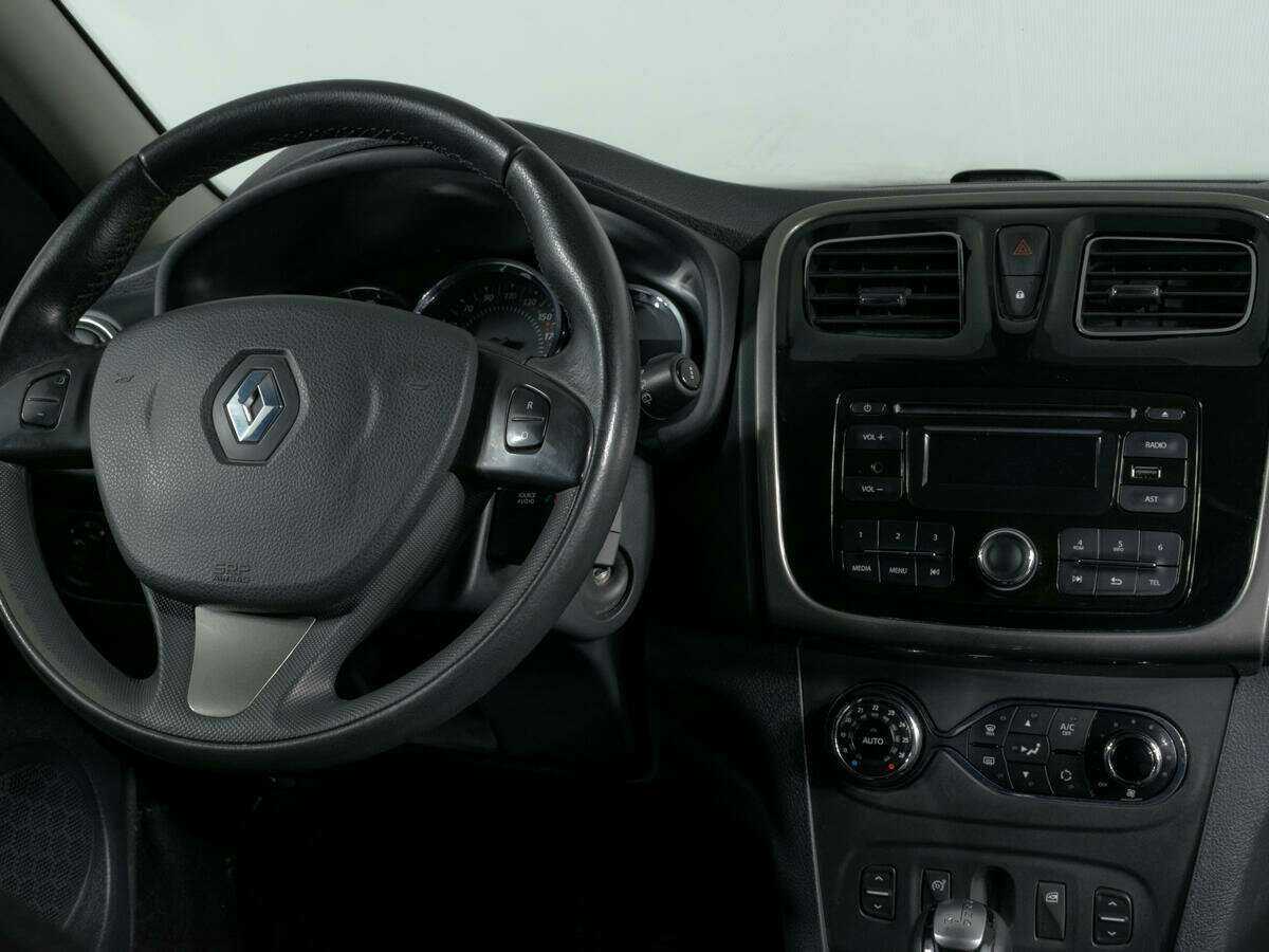 Renault Sandero с пробегом — 2017 год. Фото: #8