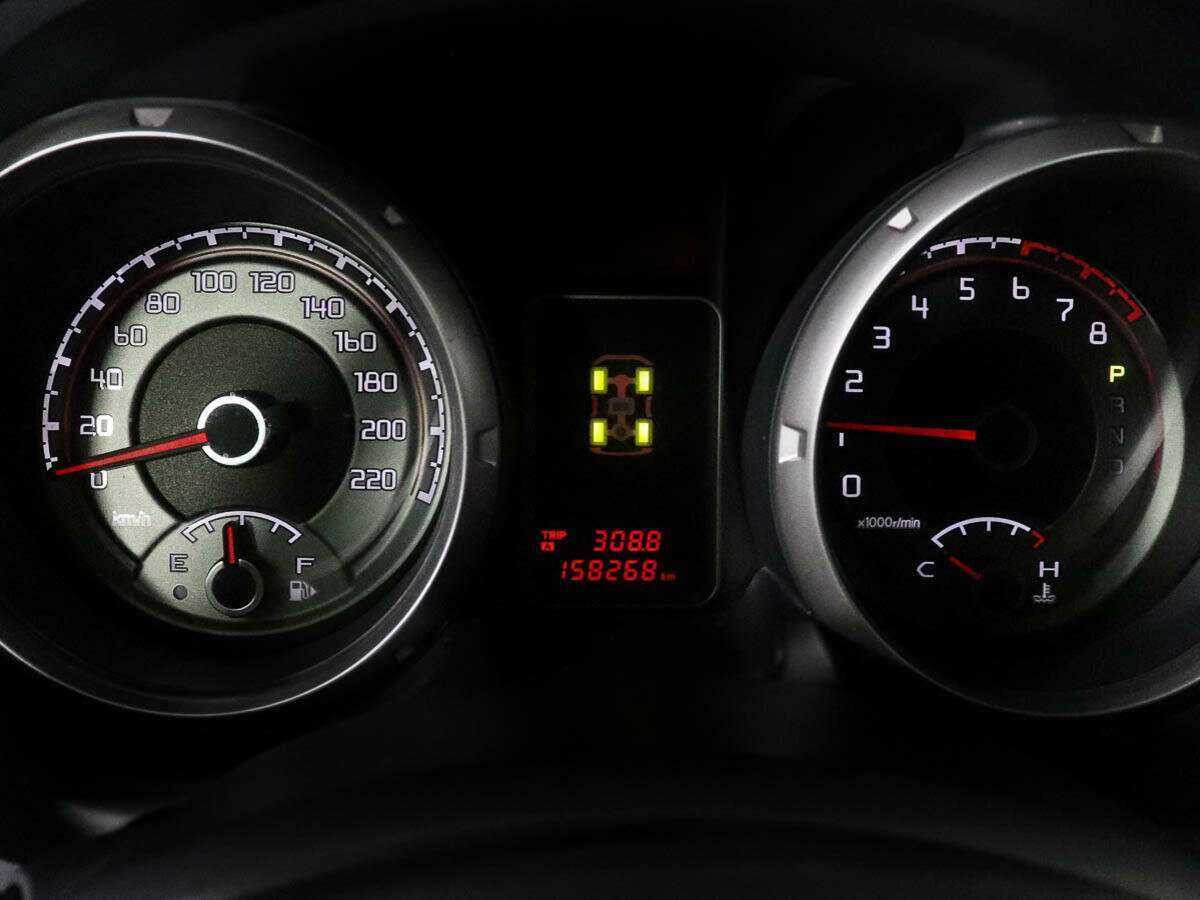 Mitsubishi Pajero с пробегом — 2014 год. Фото: #8