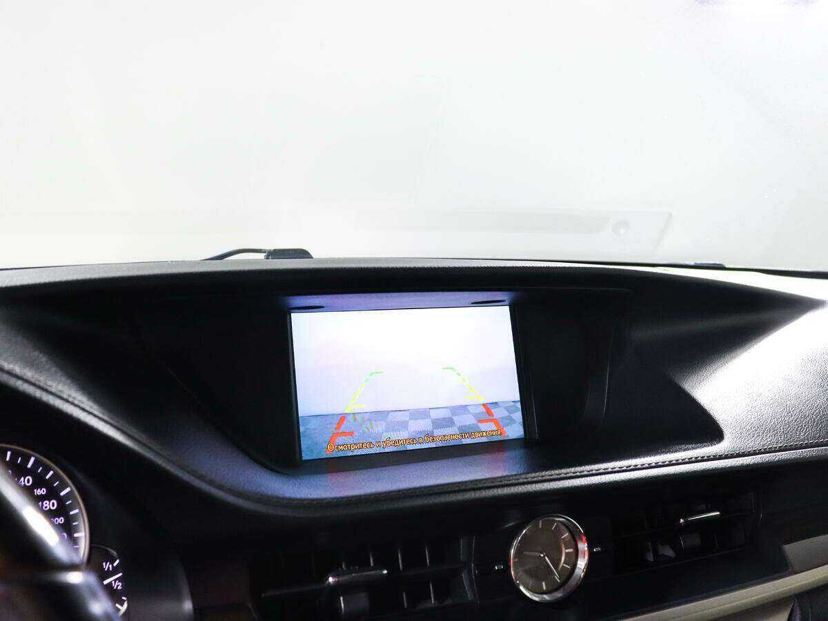 Lexus ES с пробегом — 2016 год. Фото: #13