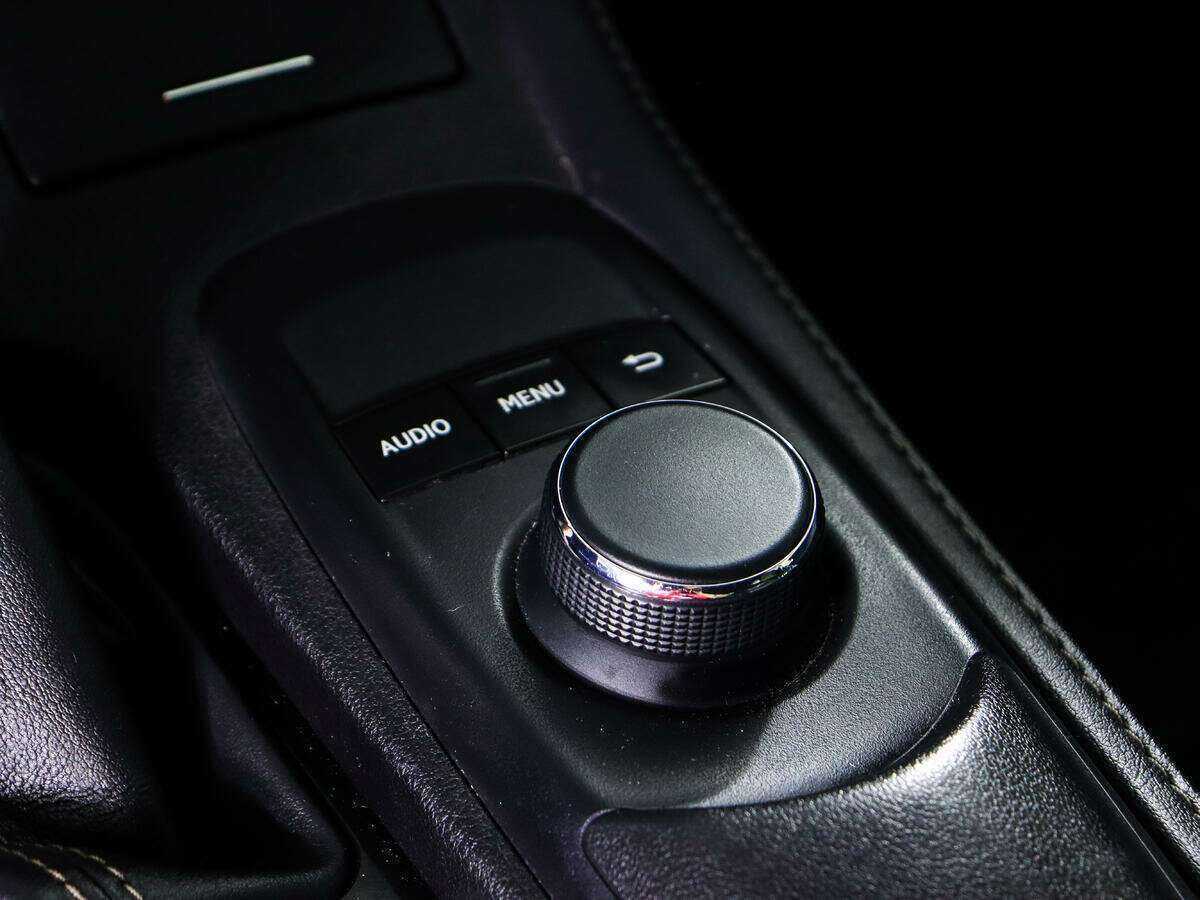 Lexus ES с пробегом — 2016 год. Фото: #14