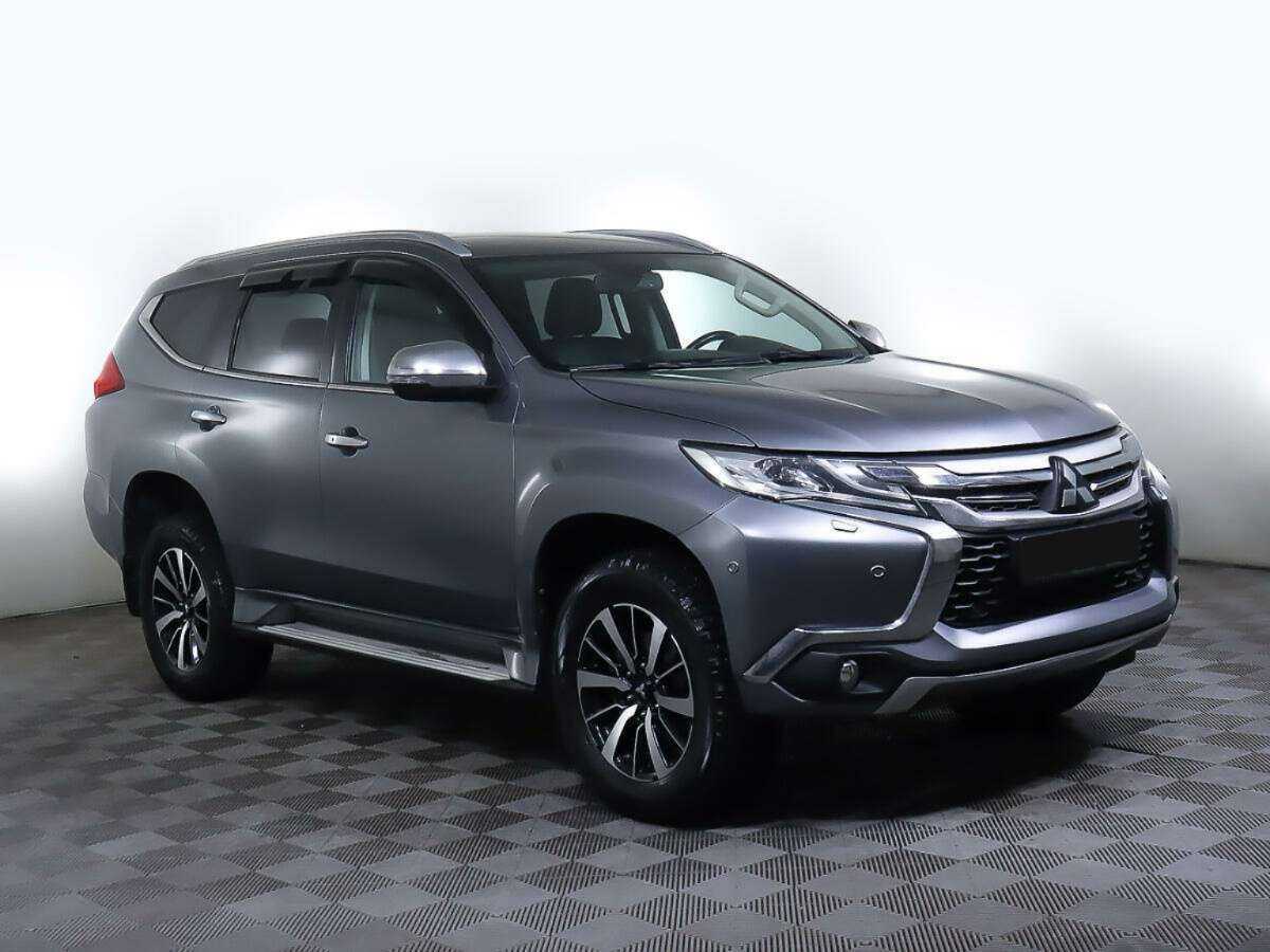 Mitsubishi Pajero Sport с пробегом — 2017 год. Фото: #1