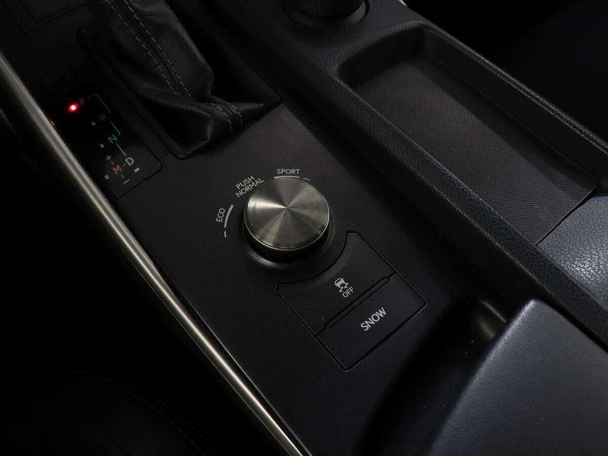 Lexus IS с пробегом — 2015 год. Фото: #15