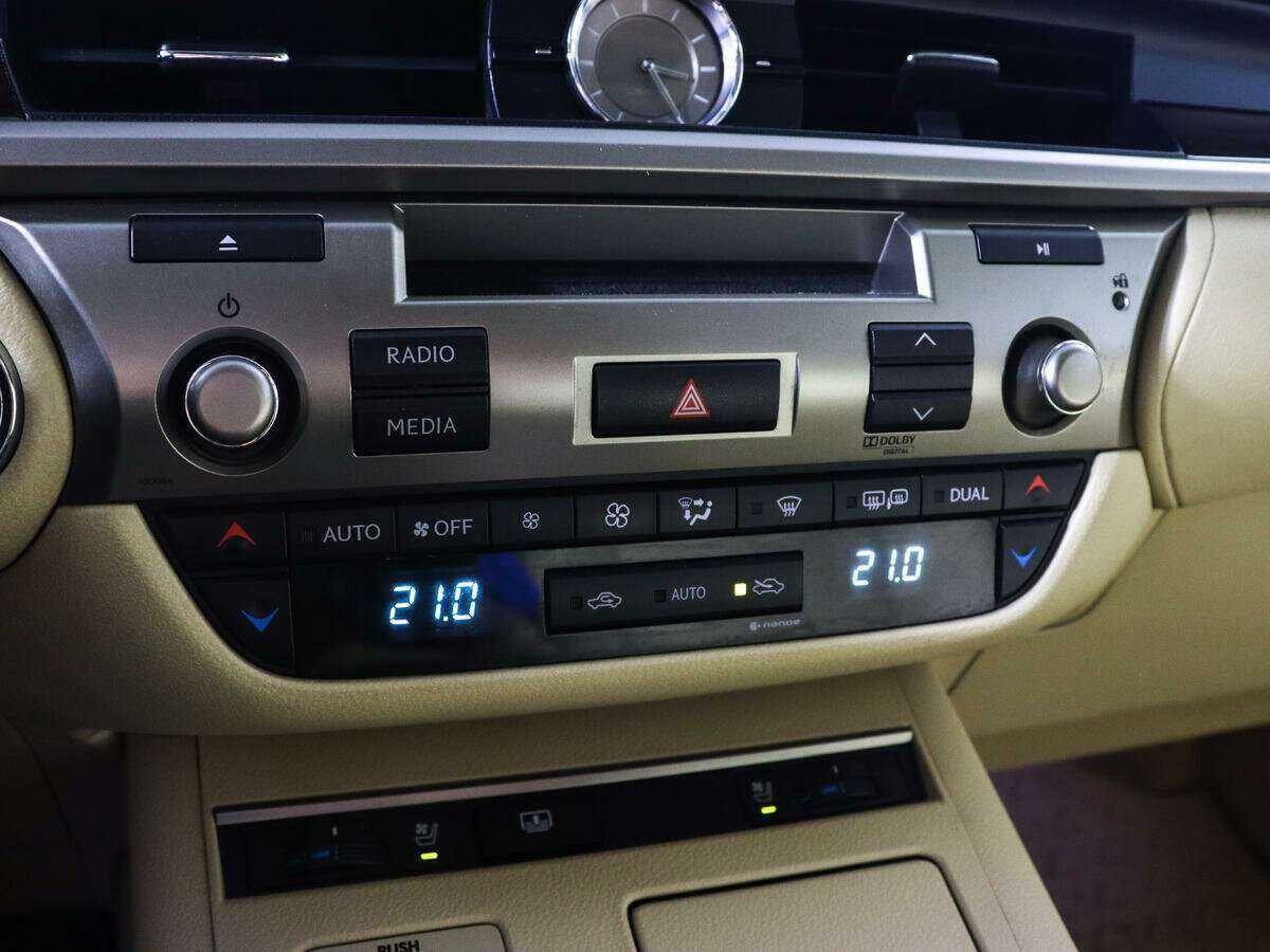 Lexus ES с пробегом — 2013 год. Фото: #17