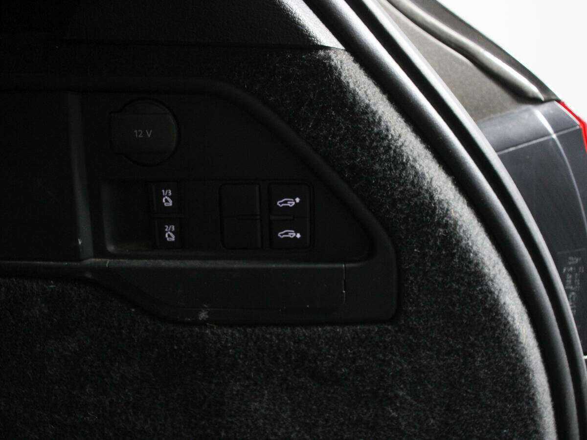 Volkswagen Touareg с пробегом — 2015 год. Фото: #12