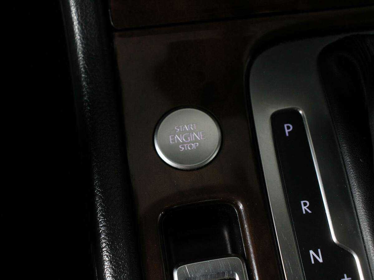 Volkswagen Touareg с пробегом — 2015 год. Фото: #22