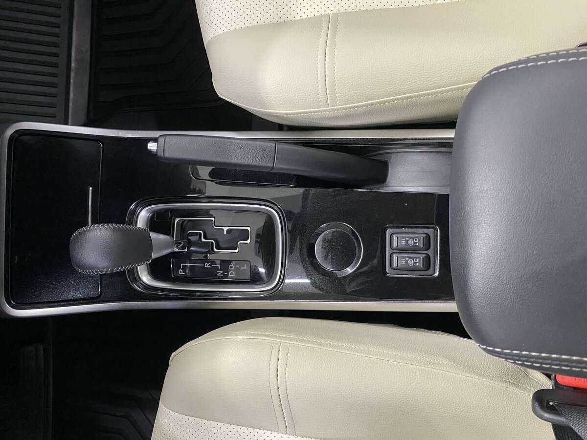 Mitsubishi Outlander с пробегом — 2021 год. Фото: #12