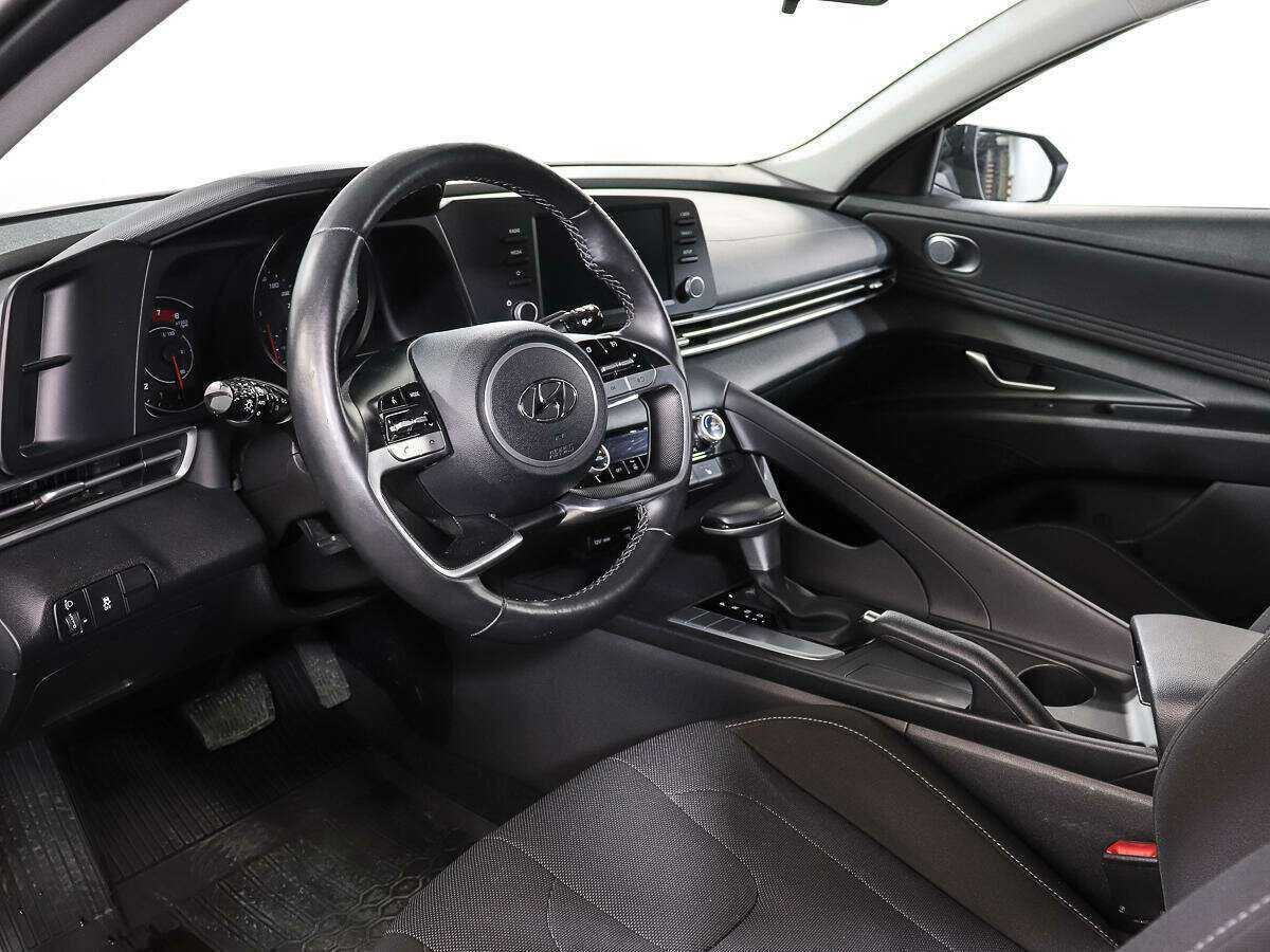 Hyundai Elantra с пробегом — 2021 год. Фото: #12