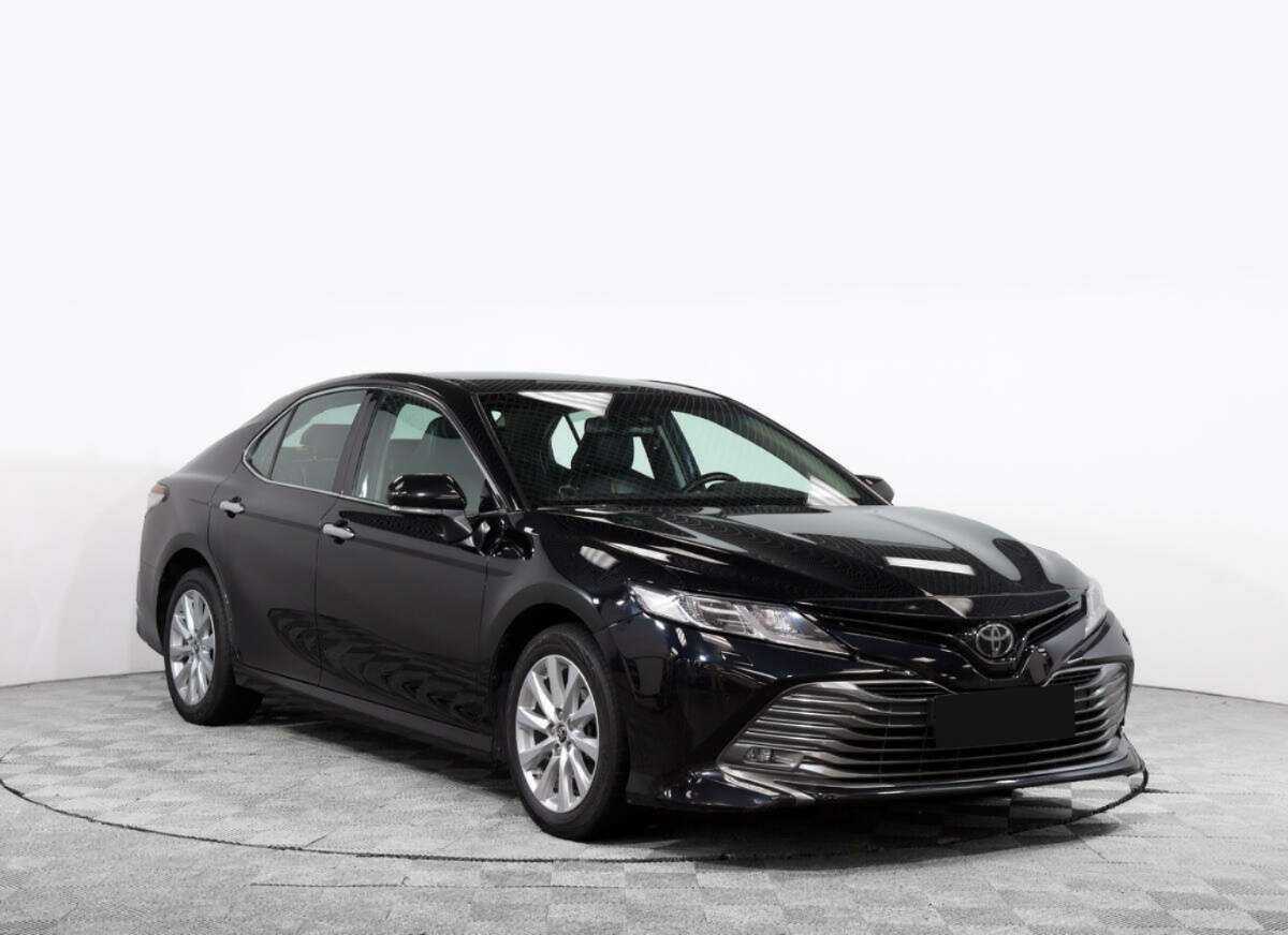 Toyota Camry с пробегом — 2018 год. Фото: #1