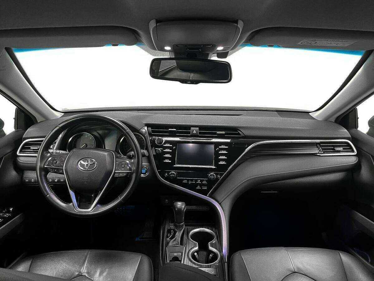 Toyota Camry с пробегом — 2018 год. Фото: #10