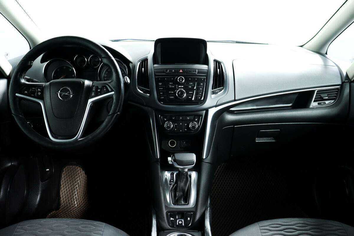 Opel Zafira с пробегом — 2012 год. Фото: #10
