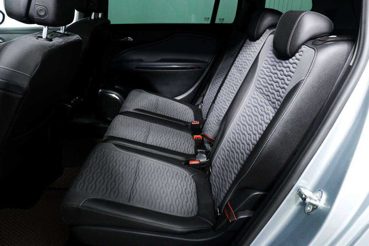 Opel Zafira с пробегом — 2012 год. Фото: #11