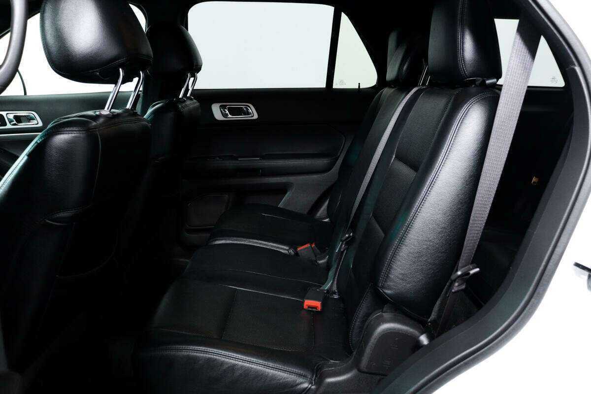 Ford Explorer с пробегом — 2015 год. Фото: #11