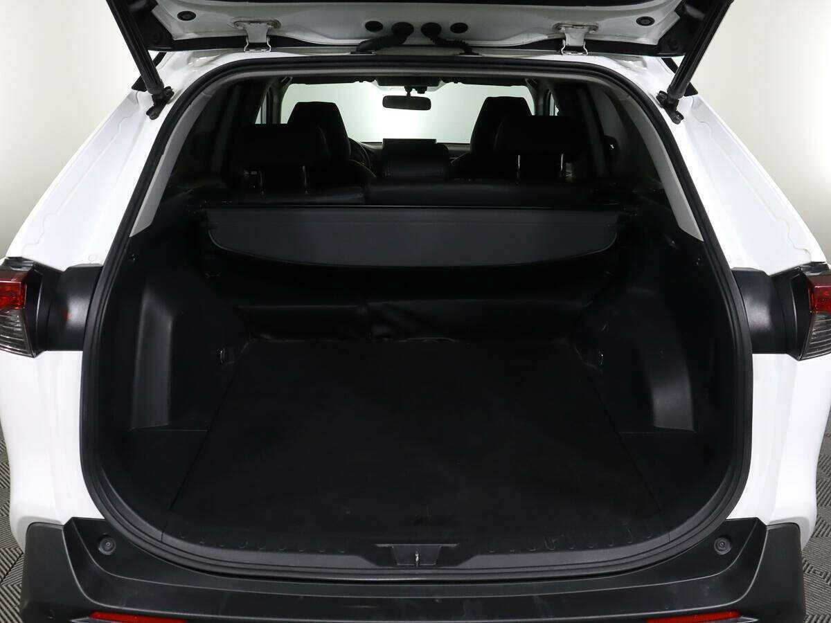 Toyota RAV4 с пробегом — 2020 год. Фото: #8