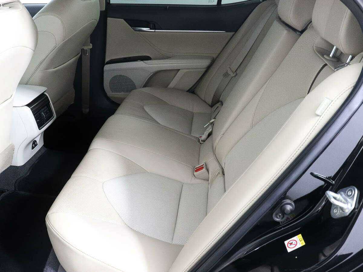 Toyota Camry с пробегом — 2018 год. Фото: #7