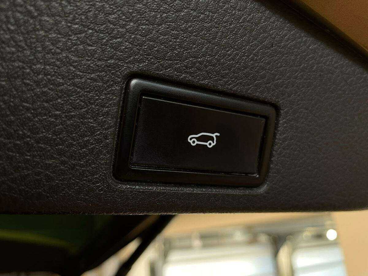 Volkswagen Touareg с пробегом — 2015 год. Фото: #9