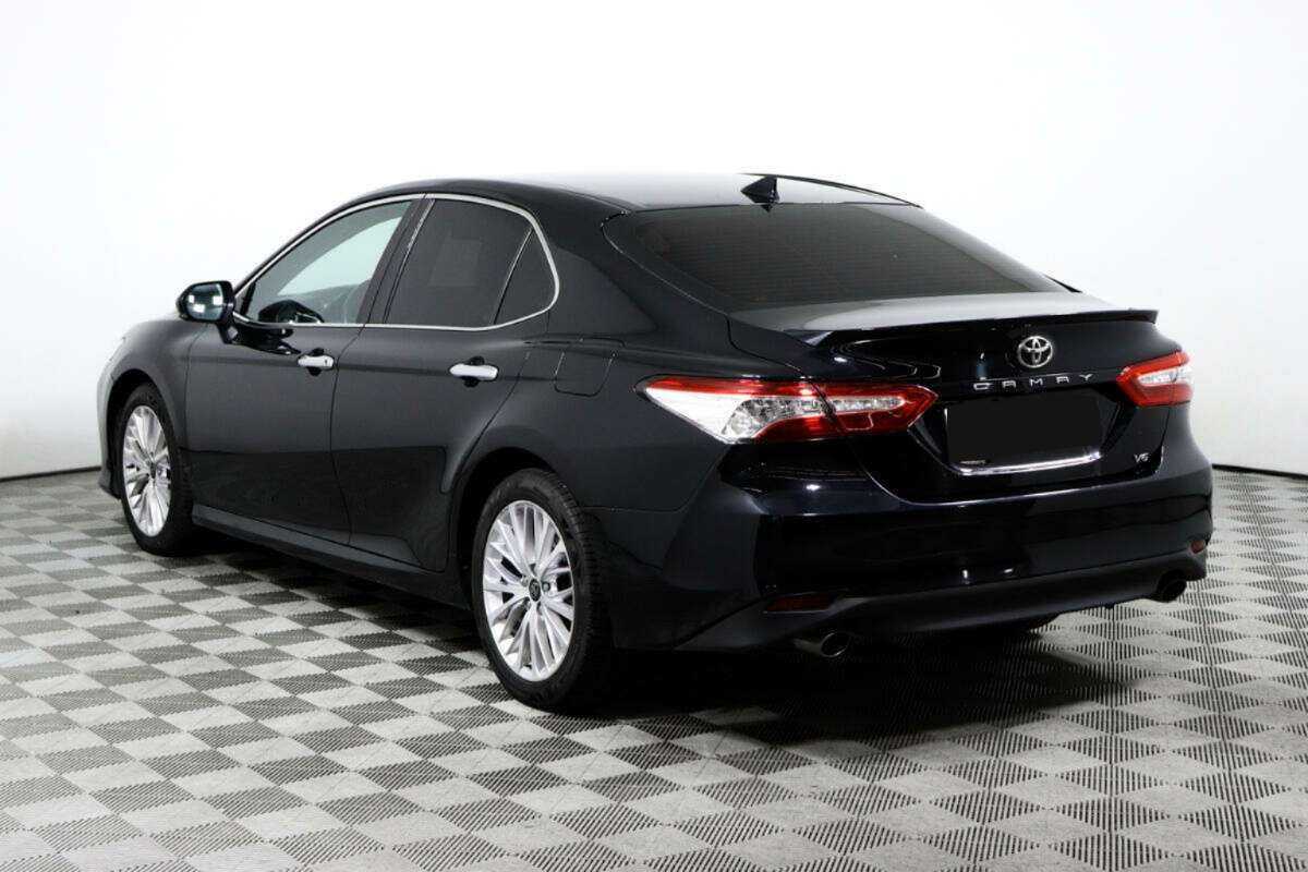 Toyota Camry с пробегом — 2018 год. Фото: #6