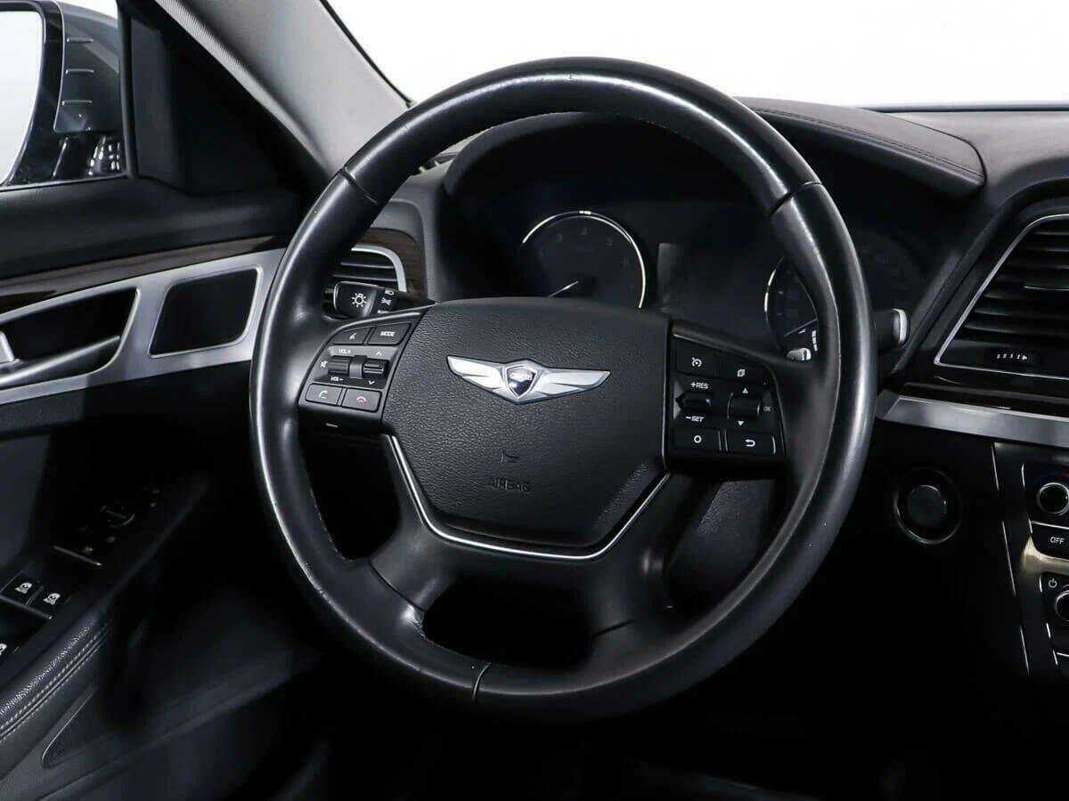 Hyundai Genesis с пробегом — 2014 год. Фото: #17