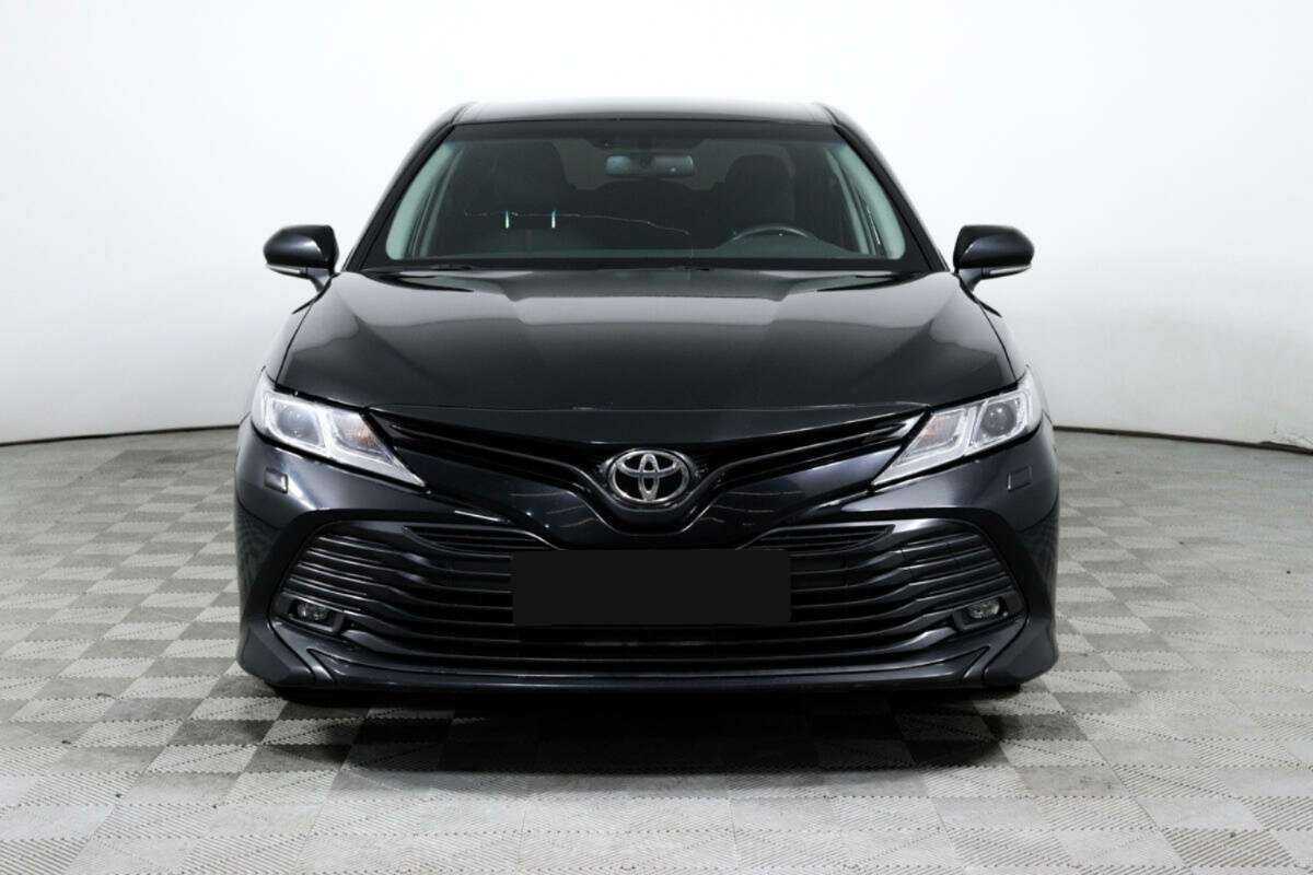 Toyota Camry с пробегом — 2019 год. Фото: #1