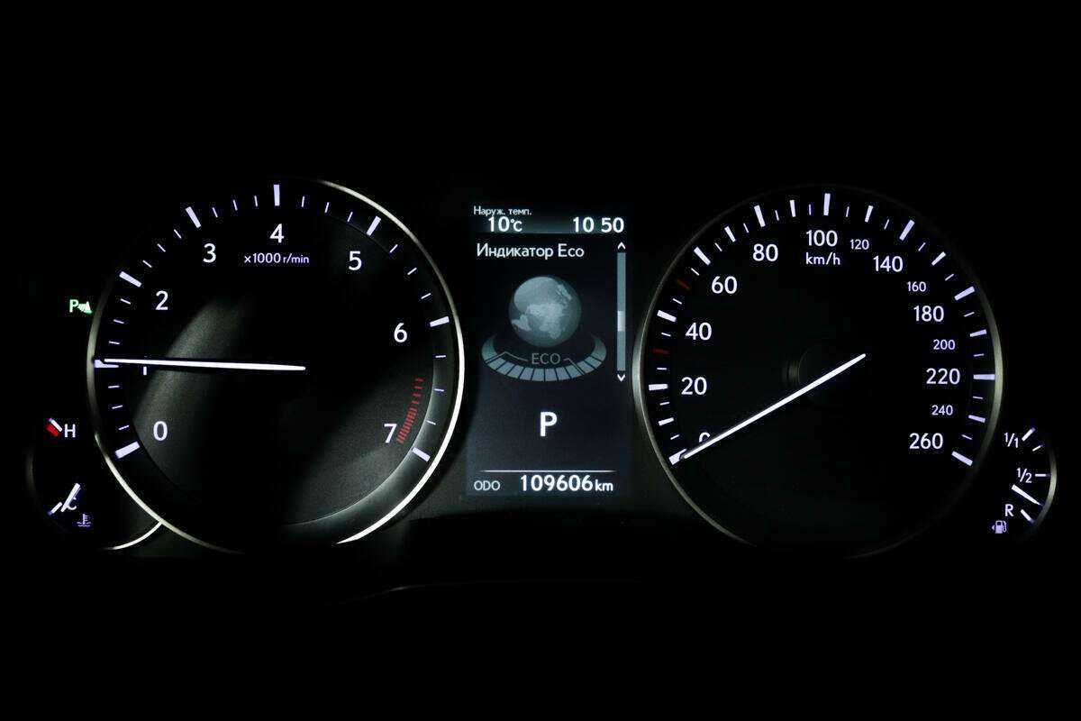 Lexus ES с пробегом — 2016 год. Фото: #9